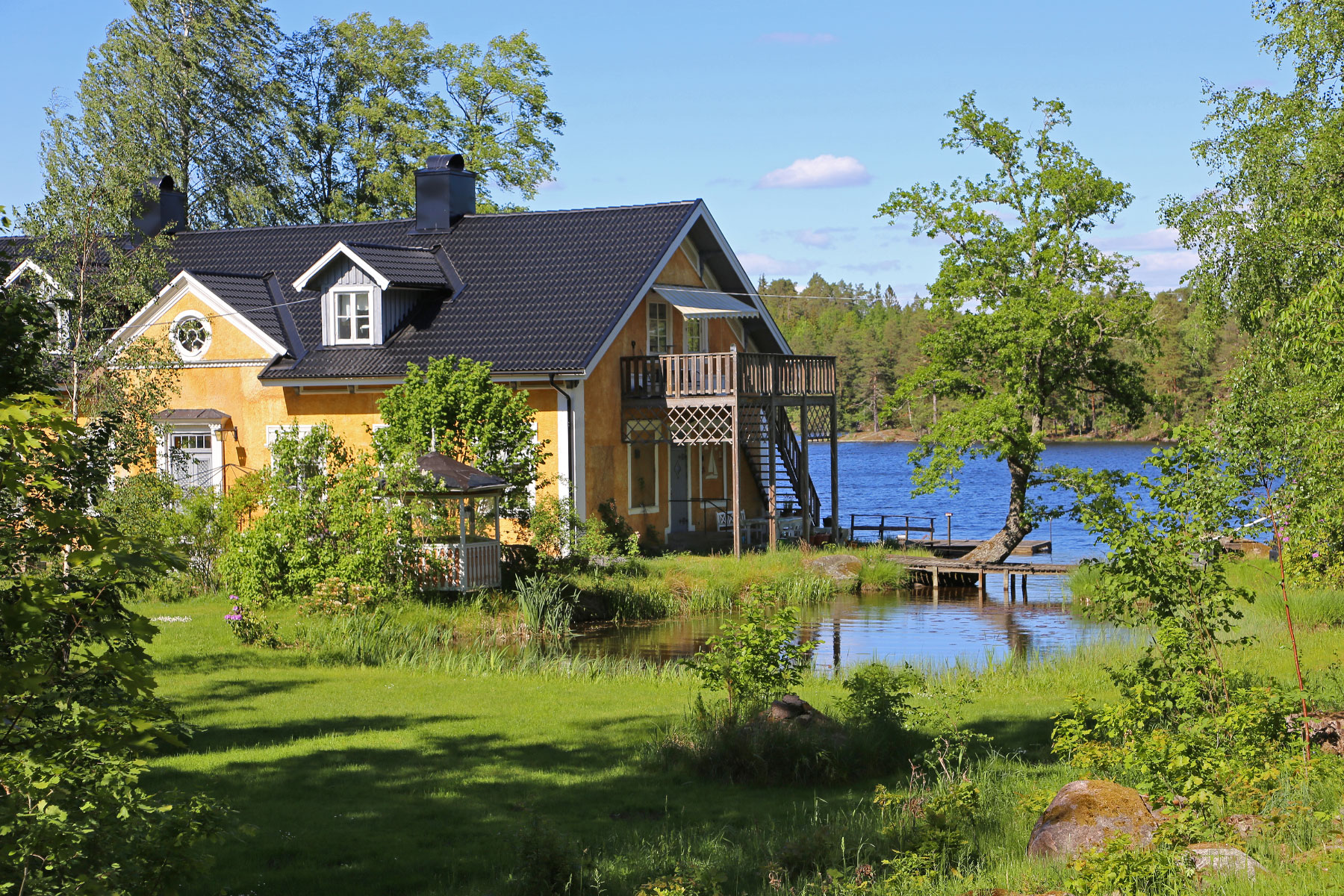 Ankarsrum (Sweden) - Building by the lake Långsjön